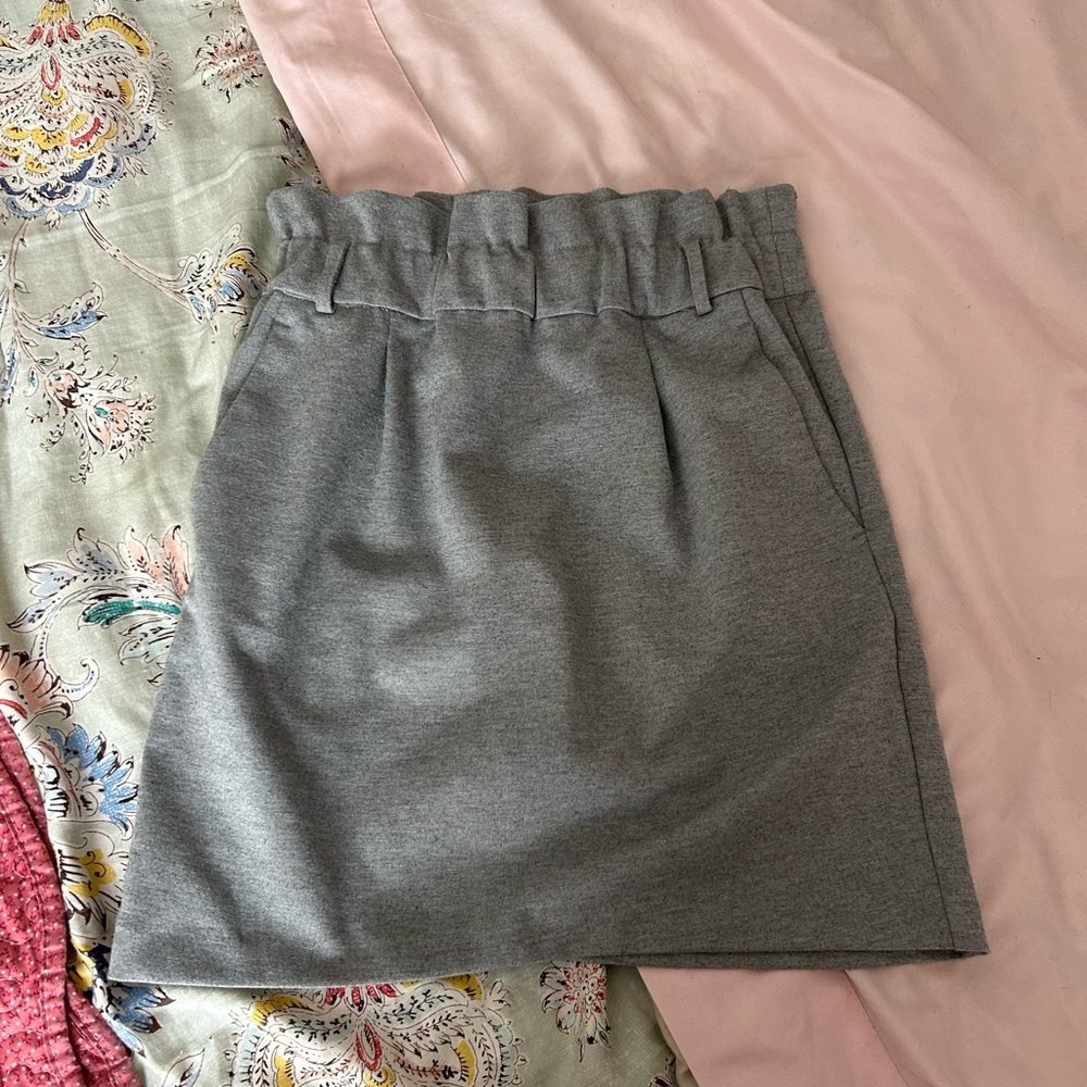 Dynamite gray pleated skirt